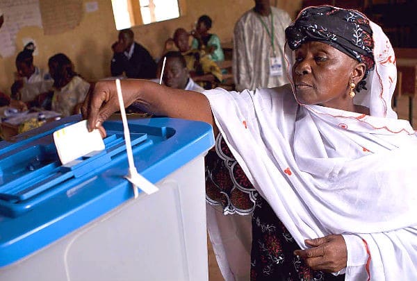 A Malian woman votes